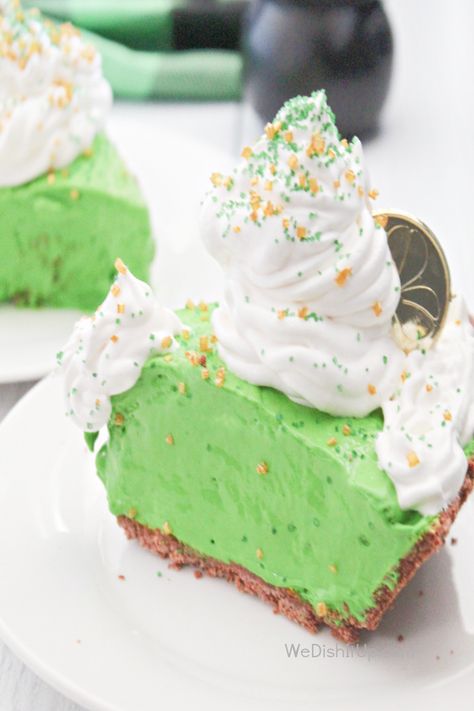 This Easy No Bake Shamrock Pie with Chocolate Crust is delicious mint flavor. Colorful green for St. Patrick's Day and a yummy pre-made chocolate crust. Shamrock Pie In A Cup, Instant Pot Ham And Cabbage, Shamrock Pie, Pie With Chocolate Crust, Chuck Roast Crock Pot Recipes, St Patrick's Day Desserts, Instant Pot Ham, Ham And Cabbage, Boiled Dinner