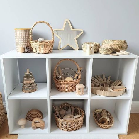 Reggio Emilia Toddler, Nursery Room Ideas Childcare, Baby Room Ideas Early Years, Sand Foam, Montessori Nursery, Treasure Basket, Heuristic Play, Infant Classroom, Nursery Baskets