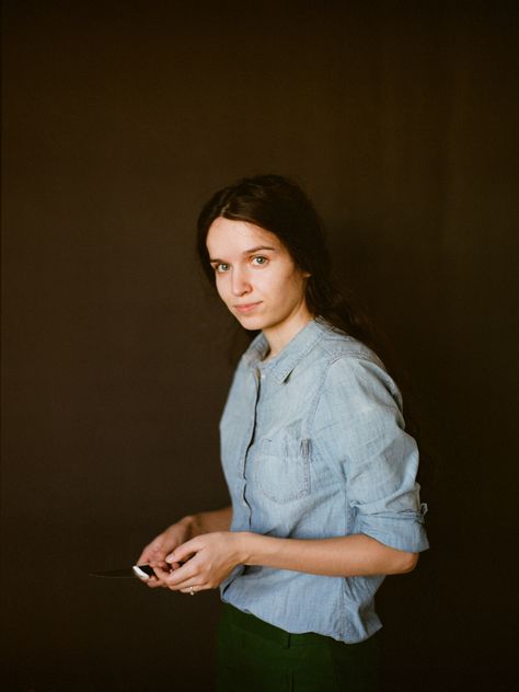 Kinfolk Kinfolk Portrait, Kodak Portra 400, Contax 645, Environmental Portraits, Portra 400, Kodak Portra, Portrait Inspiration, Personal Branding, The Fosters