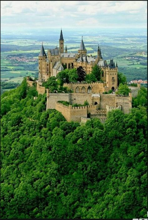 Antique Collectables, Hohenzollern Castle, Video Travel, Retro Crafts, Old Castle, Castle Mansion, Castle Aesthetic, Germany Castles, Mysterious Places