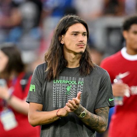 Darwin Nunez, Undercut Long Hair, Football Camp, Fc Liverpool, Foot Ball, Mens Braids, Mens Braids Hairstyles, Soccer Boys, Long Hair Styles Men