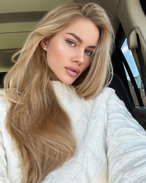 Hair Beauty Photography, Photography 2023, Bombshell Hair, Woman Costume, Blowout Hair, Braut Make-up, Blonde Hair Inspiration, Blonde Hair Looks, Business Hairstyles