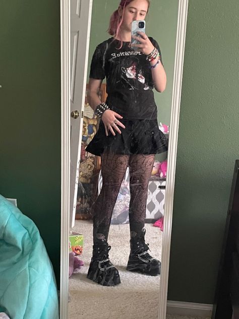 Mcr Concert Outfit, Pierce The Veil Concert Outfit, Fashion Alternative, Concert Outfits, Goth Girl, Pierce The Veil, Festival Outfit, Skirt Outfits, Concert Outfit