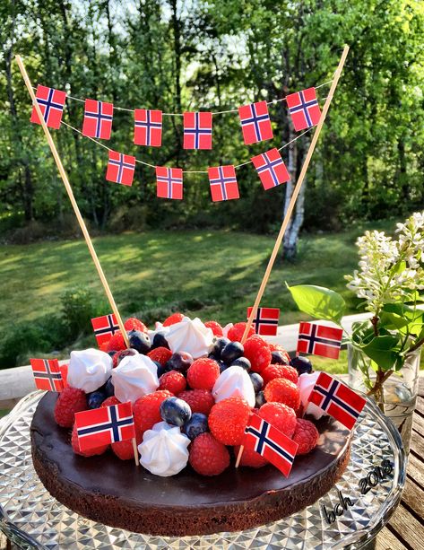 17 Mai Kake, Norway National Day, Syttende Mai, Norwegian Summer, 17. Mai, Viking Baby, British Party, Norwegian Food, Nordic Scandinavian