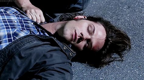 Sam Winchester Gif, Supernatural Season 9, Supernatural Sam Winchester, Supernatural Episodes, Sam And Dean, Supernatural Gifs, Sam Dean, Supernatural Sam, Winchester Boys