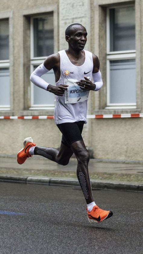 Boho Summer Outfit, Eliud Kipchoge, Track Outfits, Running Photography, Half Marathon Training Plan, Marathon Training Plan, Boho Summer Outfits, Running Inspiration, Half Marathon Training