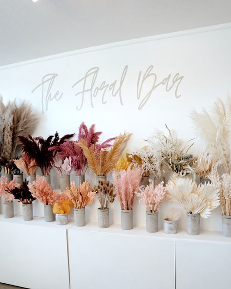 Dry Flower Bar, Dried Flower Bar, Flower Shop Interiors, Flower Shop Decor, Flower Shop Design, Flower Bar, Floral Shop, Pink Bridal Shower, Flower Display