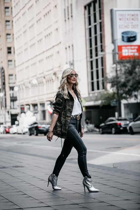 Veronica Beard silver booties, Camo jacket, and gray jeans make for an edgy street look Sparkly Boots Outfit, Metallic Boots Outfit, Metallic Shoes Outfit, October Fashion, Silver Boots, Booties Outfit, Dallas Fashion, Gray Jeans, Street Style Edgy