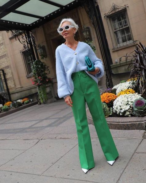 Outfits With Trousers, Grece Ghanem, Trouser Outfit, Green Trousers, Trouser Style, Modieuze Outfits, Green Pants, Colourful Outfits, Work Attire