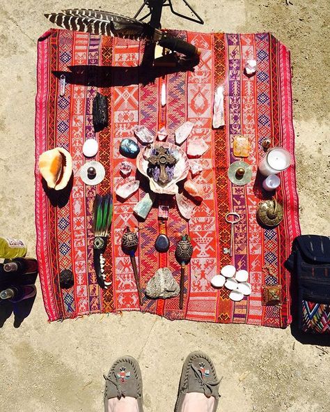 Creating a #mesa #ritual #altar #shamanism #shaman #crystalquartz #labradorite #aquamarine #blacktourmaline #crystalhealing Despacho Ceremony, Spirit Powers, Shaman Tools, Shaman Ritual, Ritual Altar, Modern Bohemian Home, Shamanic Journey, Shamanic Healing, Women's Circle