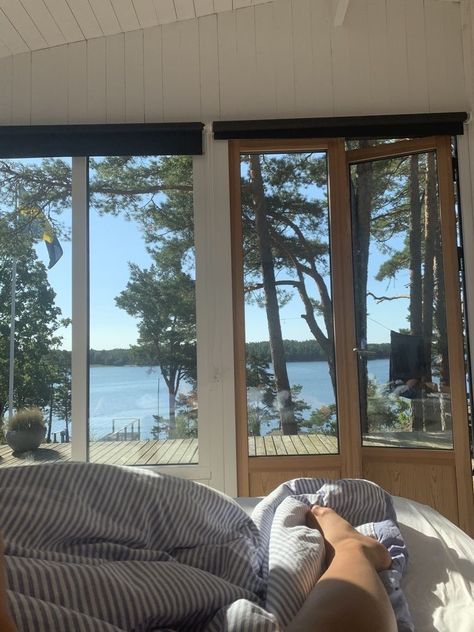 Window View, Beach Reading, House Room, Jolie Photo, Summer Dream, Lake Life, Slow Living, My New Room, House Inspo