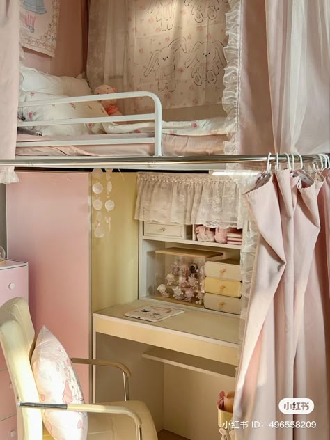 Room Pc Setup, Coquette Room Ideas, Cute House Decor, Loft Bedroom Ideas, Pastel Interiors, Kpop Coquette, Bed Inspo, Decor Appliances, Desk Aesthetic