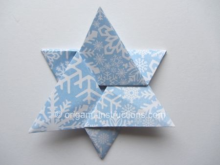 http://www.origami-instructions.com/easy-origami-star-of-david.html Judaica Crafts, Diy Origami Home, Easy Origami Star, 3d Paper Star, Origami Yoda, Jewish Crafts, Origami Star Box, Hanukkah Crafts, Dollar Origami