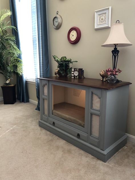 Dog house - Old TV DIY Dog Bed Tv Stand, Repurposed Furniture Dog Bed, Indoor Dog House Diy, Old Tv Consoles, Old Tv Stands, Diy Furniture Makeover Ideas, Indoor Dog House, Weird Furniture, Tv Consoles