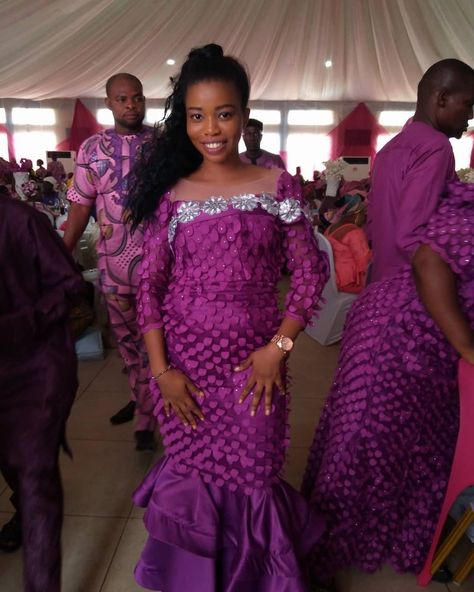 AFC🌹 on Instagram: “THE MAGENTA DRESS😍😍😍 from @addeyfashion_couture  AFC🌹🌹🌹 #asoebi #weddingguest #asoebistyles #owambe #asoebibella #weddingdress #wedding…” Magenta Asoebi, Mermaid Gown Prom, Magenta Dress, Aso Ebi Bella, Aso Ebi Styles, Asoebi Styles, Gown Prom, Mermaid Gown, Aso Ebi