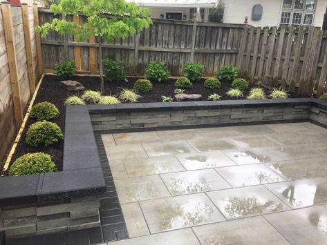 Retaining Wall Gallery - Independence Landscape & Lawn Care Brick Retaining Wall, Townhouse Landscaping, Townhome Design, Retaining Wall Fence, Townhouse Backyard, Retaining Wall Patio, Retaining Wall Ideas, Retaining Wall Block, Backyard Retaining Walls