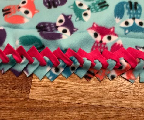 Braided Tie Blanket, Braided Edge Fleece Blanket, Fleece Pillow No Sew, Fleece Blanket With Crochet Edging, No Sew Blankets Fleece How To Make, Fleece Blanket Edging Ideas, Tie Blankets Fleece Ideas, Tie Blanket Ideas, Tie Blankets Fleece