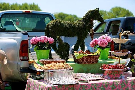 Horse Race Tailgate Decorations, Steeplechase Tailgate Decorating, Equestrian Tablescape, Keeneland Tailgate, Tailgate Inspiration, Horse Race Tailgate, Steeplechase Tailgate, Polo Tailgate, Kentucky Derby Decor