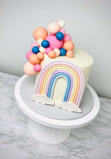 Rainbow Cakes, Pastel Birthday, Baby Birthday Cakes, Cake Board, Rainbow Party, Baby Birthday Party, Rainbow Birthday, Rainbow Cake, 3rd Birthday Parties