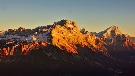 Mountains Horizontal, Mountain Aesthetic Wallpaper, Mac Background, Italy Mountains, Mountain Panorama, Snow Valley, 2023 Art, Italy Holidays, Mountain Wallpaper