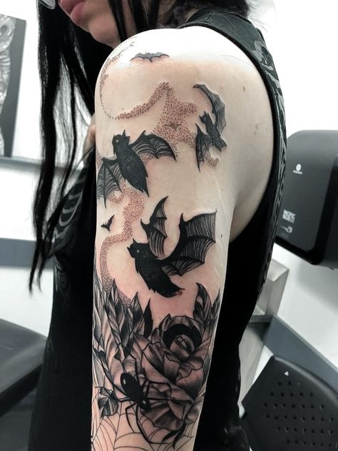 Temporary Tattoos Diy, Gotik Tattoo, Funky Tattoos, Goth Tattoo, Bat Tattoo, Tattoo Henna, Wicked Tattoos, Inspiration Tattoos, Spooky Tattoos