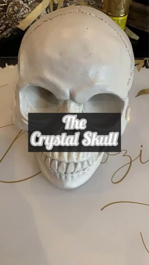 Crystal Skull Diy, Skull Crafts Diy, Diy Skull Decor, Skull Decor Diy, Diy Skulls, Skull Crafts, Creepy Halloween Decorations, Eye Decor, Skull Halloween