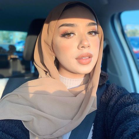 Hijab Selfie, Modern Hijab, Street Hijab Fashion, Hijab Collection, Modern Hijab Fashion, Modest Fashion Hijab, Instagram Shopping, Hijabi Fashion Casual, Muslim Women Hijab