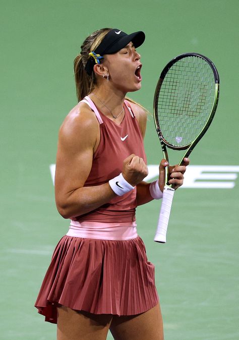 Wta Tennis Outfits, Female Tennis Player Aesthetic, Badosa Paula, Sharapova Tennis Outfit, Tennis Player Outfit, Paula Badosa, Tennis Fits, Tennis Practice, Physique Women