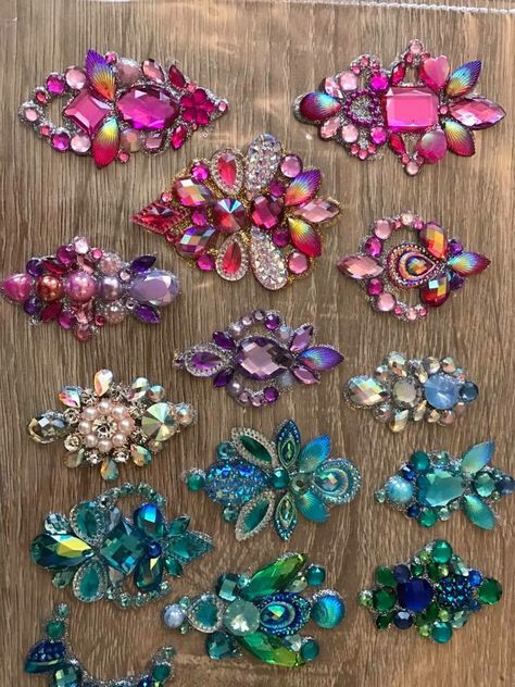 Rhinestone Applique Embellishments, Mermaid Face Paint, Mermaid Face, Adult Face Painting, Painting Face, Bling Ideas, Crafts Vintage, Rhinestone Crafts, Motifs Perler