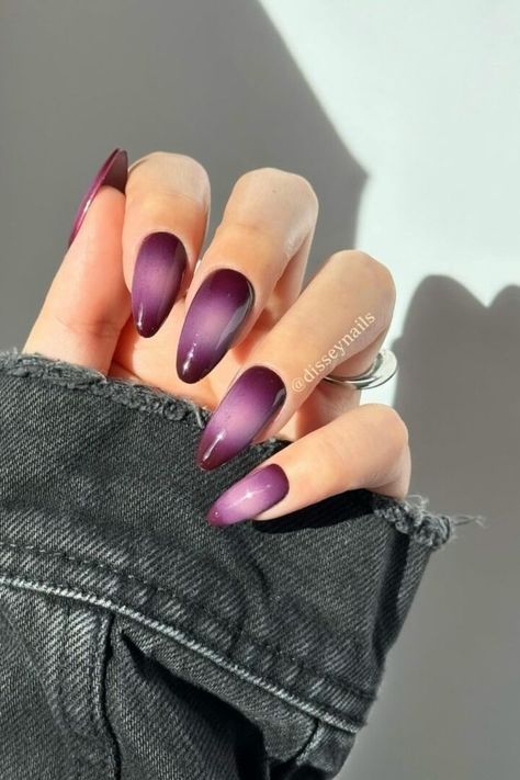 If you’re into dark aesthetics, look no further for your next manicure: these dark aura nails are witchy perfection.//photocredit:@disseynails Aura Nails With Chrome, Aura Nails Designs, Dark Aura Nails, Short Aura Nails, Purple Nails Aesthetic, Cute Purple Nails, Aura Nail Designs, Dreamy Nail, Aura Nail