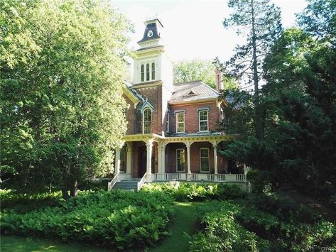 Christine McConnell Buyer of 19th Century Italianate Mansion in New York (PHOTOS) - Pricey Pads Christine Mcconnell, Victorian Manor, New York Photos, Wood Patio, Marble Fireplaces, Carriage House, Old Houses, Mansion, New England