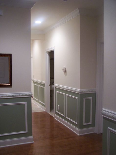 Wainscoting Ideas Bedroom, Waynes Coating, Wainscoting Living Room, Wainscoting Hallway, Black Wainscoting, Wainscoting Ideas, Wainscoting Stairs, Wainscoting Kitchen, Faux Wainscoting