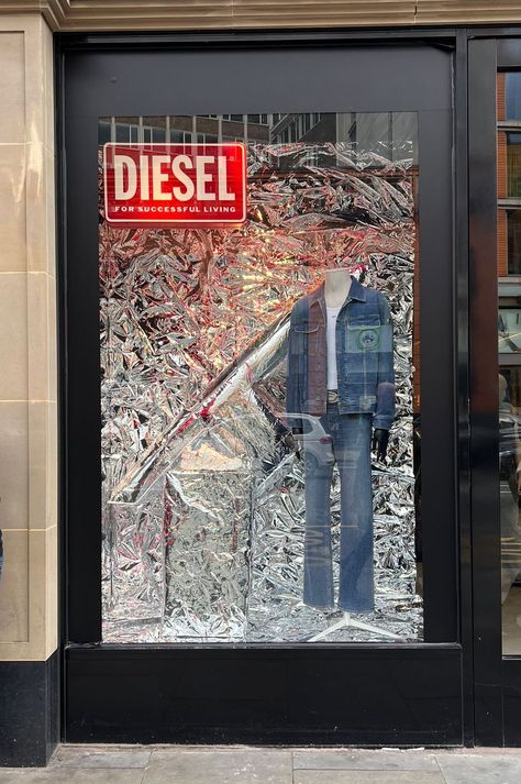 Diesel Window Display, Fashion Window Display, Windows Ideas, Diesel Fashion, Hypebeast Room, Popup Store, Fashion Displays, Diesel Store, Round Two