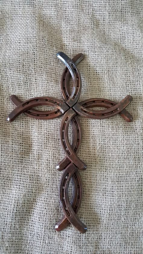 Horseshoe Cross Fish Cross Rustic Made in Montana - Etsy Horseshoe Diy Projects, Welding Ideas Projects Metals, Welding Crafts Projects, Cute Welding Projects, Metal Crosses Welded, Small Welding Projects, Horseshoe Crosses, Beginner Welding Projects Ideas, Welded Cross