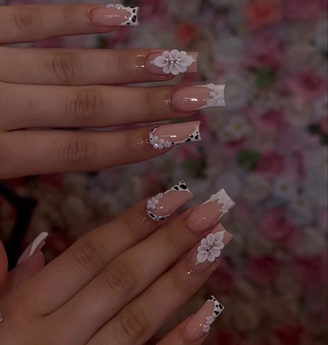 Mexican Style Nails Short, Short Medium Nails Acrylic Ideas, Cow Print Nails With 3d Flowers, Nail Inspo Virgencita, Nail Inspo Coffin Medium, Pink Virgencita Nails, Vaquera Nails, Virgencita Nail Set, 3d Flower Nails Mexican