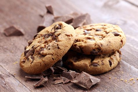 One of the sweetest female inventors of all time, Ruth Wakefield, invented the chocolate chip cookie by accident. She just added some Nestle chocolate, and the rest was cookie history. Almond Flour Recipes Cookies, Lectin Free Diet, Zone Recipes, Lectin Free, Chocolate Chip Cookies Ingredients, Zone Diet, Keto Chocolate Chip Cookies, Gluten Free Chocolate Chip Cookies, Keto Chocolate Chips