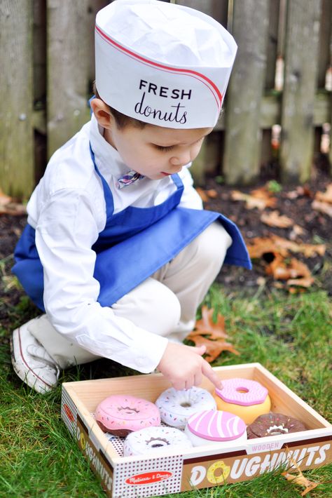 Donut maker costume. Complete the look: paper soda jerk hat (Amazon), empty donut box from your favorite bakery DIY extras: vinyl “fresh donuts” lettering on hat Kids Talent Show Ideas, Baker Costume, Donut Costume, Soda Jerk, Donut Dress, Costume Box, Kids Talent, Dress Up Ideas, Twin Halloween