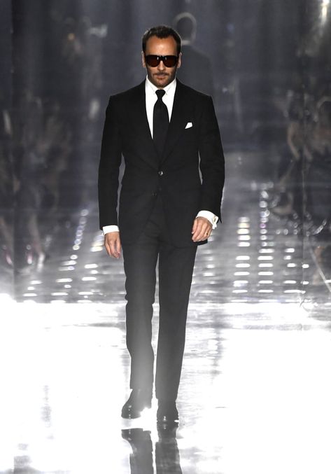 Tom Ford's Fall 2020 Runway Tom Ford Menswear, Tom Ford Tuxedo, Knight Party, 2024 Runway, Tom Ford Suit, Luxury Lifestyle Fashion, 2020 Runway, Mens Fashion Smart, Tom Ford Men