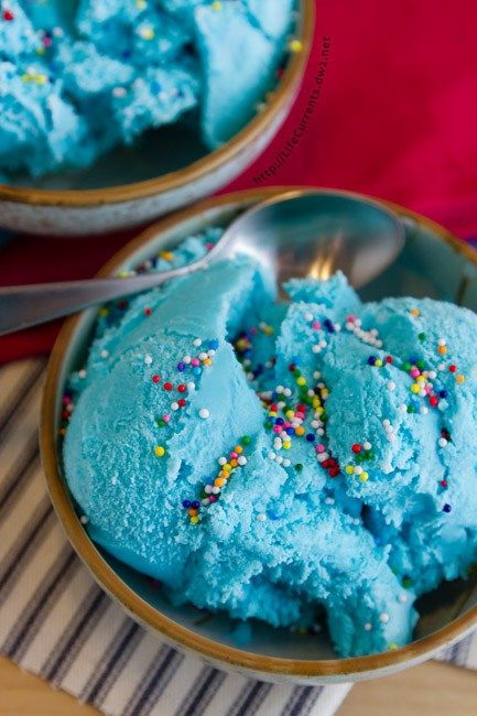 Blue Moon Ice Cream, Birthday Cake Vanilla, Ideas For Birthday Cake, Homemade Strawberry Ice Cream, Easy Homemade Ice Cream, Blue Ice Cream, Custard Ice Cream, Cake Vanilla, Ice Cream Brands