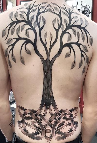 Back Tattoos For Women Spine, Men's Back Tattoos, Best Back Tattoos Men, Tattoos For Women Spine, Rug Tattoo, Full Back Tattoo, Creative Tattoo Ideas, Tree Tattoo Men, Cool Back Tattoos