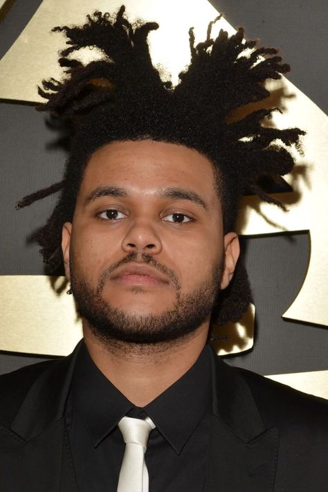 Abel Tesfaye, better known as The Weeknd, has gained notoriety not just for his chart-topping tracks and captivating live shows but also for his recognizable hairstyle - freeform dreadlocks. The Canadian singer-songwriter has sported this unique look from the outset of his profession, and it has become a trademark feature of his personality. #Leapice#TheWeeknd#TheWeekndFreeformDreads Freeform Dreadlocks, Freeform Dreads, The Outset, Abel Makkonen, Abel The Weeknd, Abel Tesfaye, Music Artist, The Weeknd, Best Artist