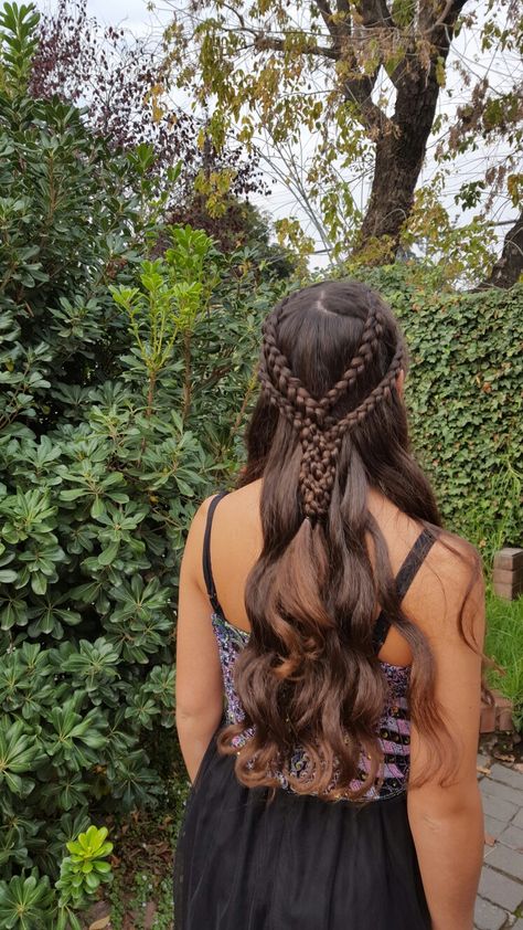 Fairytale Hairstyles Half Up, Renn Faire Hairstyles, Celtic Braids Hair, Celtic Hairstyles Braids, Irish Braids, Zelda Hairstyle, Ren Faire Hairstyles, Trenzas Aesthetic, Medieval Hairstyles Princesses