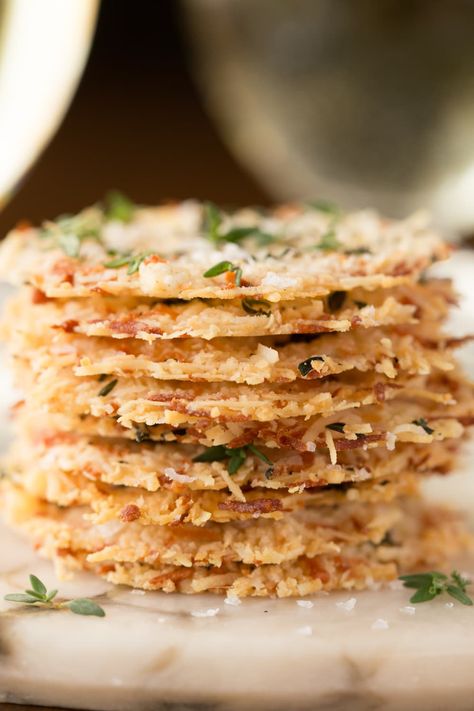 Creative Appetizers, Parmesan Chips, Parmesan Crisps, Food Tech, Baked Spaghetti, Cracker Recipes, Easy Italian, Fun Recipes, Food Options