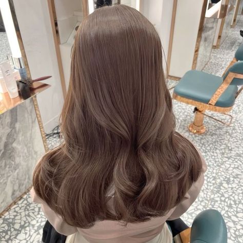 Milky Brown Hair, Korean Hair Color, Hair Color Chocolate, Brown Hair Inspo, Chocolate Hair, Pretty Hair Color, Shot Hair Styles, Good Hair Day, Hair Inspo Color