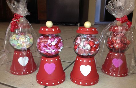 Homemade Valentines Gift, Homemade Valentine, Friend Valentine Gifts, Easy Valentine Crafts, Diy Valentine's Day Decorations, Valentine Gifts For Kids, Diy Valentines Decorations, Valentine Crafts For Kids, Valentine Projects