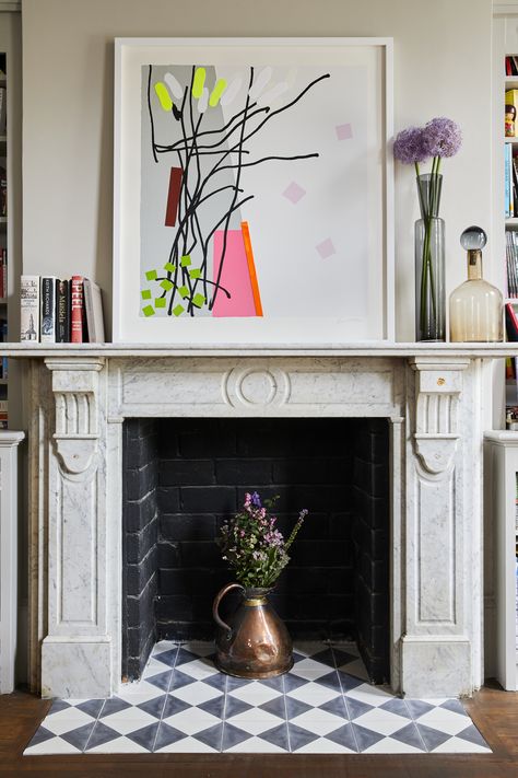 Painting Wall Art Living Room, Mantelpiece Styling Living Rooms, Period Fireplace Ideas, White Fireplace Styling, Mantlepiece Without Fireplace, Art In Fireplace, Lounge Mantlepiece, Fireplace Mantle Art, Mantlepiece Styling Living Rooms