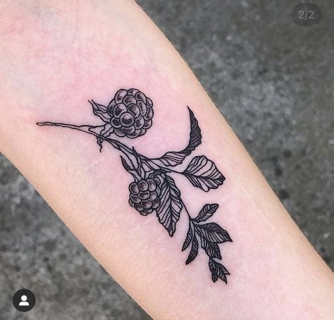 Berry Tattoo, Light Tattoo, Sweet Tattoos, Spooky Tattoos, Tattoo Desings, Makeup Tattoos, Tattoo Flash Art, Sister Tattoos, Pattern Tattoo