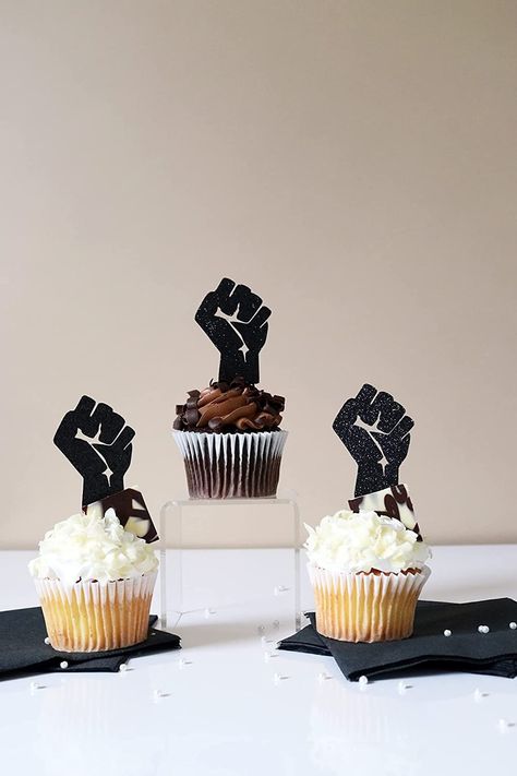 Juneteenth Centerpiece Ideas, Juneteenth Party Decor Ideas, Juneteenth Cupcakes, Juneteenth Decoration Ideas, Juneteenth Crafts, Juneteenth Celebration Ideas, Juneteenth Decorations, Juneteenth Party, 4th July Food