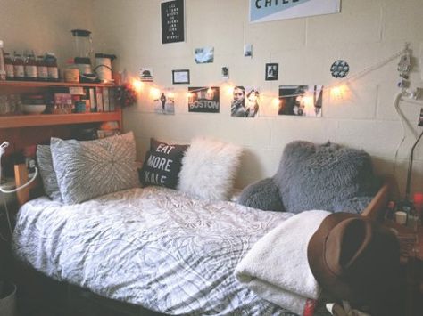 20 Amazing UCLA Dorms For Major Decor Inspiration - Society19 Dorm Room Crafts, Dream Dorm, Dorm Sweet Dorm, Dorm Inspiration, Dorm Room Bedding, Cool Dorm Rooms, Dorm Room Inspiration, College Room, Heck Yeah