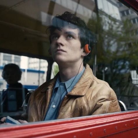 Bandersnatch Black Mirror, Black Mirror Bandersnatch, Richard Papen, Ava Aesthetic, New Wave 80s, Fionn Whitehead, Expensive Brands, Eyes Without A Face, Mirror Tv